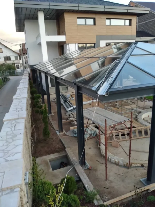 Stakleni krov nad terasom na čeličnoj konstrukciji, rad Glass HR